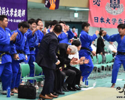 51年ぶりの入賞を決めた早稲田大ベンチ