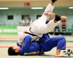 準々決勝、タイスコアで迎えた大将戦で日本体育大の大吉賢が天理大・田中太基から引込返「一本」
