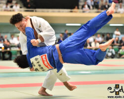 準々決勝、国士舘大の三将山下魁斗が高波剄佑から支釣込足「一本」