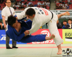 決勝、東海大の副将太田彪雅が筑波大・千野根有我から大内刈「一本」
