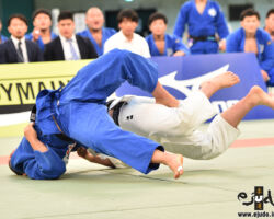 決勝。大将戦の開始早々、関根聖隆の左背負投を後藤龍真が突っ込んで返し「技有」。