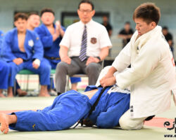 決勝、東海大の大将後藤龍真が寝技を駆使して粘り切り、「技有」優勢で勝利。これで東海大の4連覇が決まった。