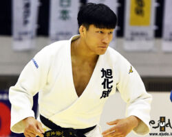 <strong>藤原崇太郎(旭化成)<br>
FUJIWARA Sotaro</strong><br>
23歳 1998/4/27<br>
WR:18位<br>
組み手:左組み<br>
得意技:左支釣込足<br>
使用技:左背負投、左体落、左内股、肩車、裏投、帯取返、左大外刈、左小外刈、左小外掛、右浮腰、谷落<br>
<i class="fas fa-external-link-alt"></i> <u>続きを読む</u> 藤原崇太郎(旭化成) FUJIWARA Sotaro
