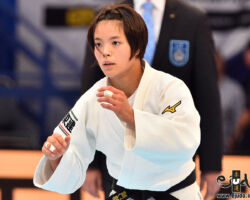 <strong>阿部詩<br>
ABE Uta</strong><br>
20歳 2000/7/14<br>
WR:3位 組み手:右組み<br>
得意技:右内股、右袖釣込腰、寝技<br>
使用技:右大外刈、右大内刈、右背負投、右小外刈、浮落<br>
寝技得意技術:腕緘、「腕緘返し」<br>
<i class="fas fa-external-link-alt"></i> <u>続きを読む</u> 阿部詩(日本体育大3年) ABE Uta