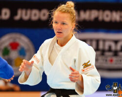 <strong>ユール・フランセン(オランダ)<br>
FRANSSEN Juul</strong><br>
31歳 1990/1/18<br>
WR:11位 組み手:左組み<br>
得意技:左体落、巴投<br>
使用技:左釣込腰、左外巻込、左大内刈、右袖釣込腰、右一本背負投、右足車<br>
<i class="fas fa-external-link-alt"></i> <u>続きを読む</u> ユール・フランセン(オランダ) FRANSSEN Juul