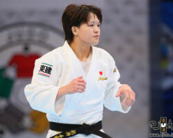 <strong>新井千鶴(三井住友海上)<br>
ARAI Chizuru</strong><br>
27歳 1993/11/1<br>
WR:5位 組み手:左組み<br>
得意技:左内股、左大外刈<br>
使用技:左大内刈、左小内刈、左小外刈、右袖釣込腰、右一本背負投、浮落<br>
<i class="fas fa-external-link-alt"></i> <u>続きを読む</u> 新井千鶴(三井住友海上) ARAI Chizuru