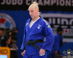 <strong>アナマリ・ヴェレンシェク(スロベニア)<br>
VELENSEK Anamari</strong><br>
30歳 1991/5/15<br>
WR:25位 組み手:右組み<br>
得意技:寝技、右大外巻込、左小内刈、右小外刈<br>
使用技:右大外刈、右大内刈、右払腰、右払巻込、右内股、隅返、横掛、巴投、浮落<br>
寝技得意技術:腕挫十字固、片手絞、送襟絞、「ホイジンハロール」<br>
<i class="fas fa-external-link-alt"></i> <u>続きを読む</u> アナマリ・ヴェレンシェク(スロベニア) VELENSEK Anamari