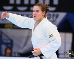 <strong>フッシェ・ステインハウス(オランダ)<br>
STEENHUIS Guusje</strong><br>
28歳 1992/10/27<br>
WR:5位 組み手:左組み<br>
得意技:左大内刈、左内股<br>
使用技:左大外刈、左小内刈、左足車、左大外巻込、左払巻込<br>
<i class="fas fa-external-link-alt"></i> <u>続きを読む</u> フッシェ・ステインハウス(オランダ) STEENHUIS Guusje