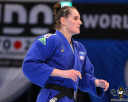 <strong>クララ・アポテカール(スロベニア)<br>
APOTEKAR Klara</strong><br>
23歳 1997/8/2<br>
WR:13位 組み手:右組み<br>
得意技:横掛、隅返、引込返、寝技<br>
使用技:右払巻込、右外巻込、右払腰、右内股、右大内刈、隅落<br>
寝技得意技術:腕挫十字固<br>
<i class="fas fa-external-link-alt"></i> <u>続きを読む</u> クララ・アポテカール(スロベニア) APOTEKAR Klara