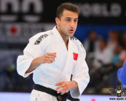 <strong>ビラル・ジログル(トルコ)<br>
CILOGLU Bilal</strong><br>
24歳 1998/6/16<br>
WR:35位 組み手:右組み<br>
得意技:隅返、引込返、右小内巻込<br>
使用技:右小内刈、右内股、谷落、隅落、右大外刈、右小外掛<br>
<i class="fas fa-external-link-alt"></i> <u>続きを読む</u> ビラル・ジログル(トルコ) CILOGLU Bilal