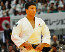 <strong>藤原崇太郎(旭化成)<br>
FUJIWARA Sotaro</strong><br>
24歳 1998/4/27<br>
WR:12位 組み手:左組み<br>
得意技:左支釣込足、左背負投<br>
使用技:左体落、左一本背負投、左内股、肩車、裏投、左大外刈、左大内刈、左小外刈、左小外掛、右浮腰、谷落、帯取返<br>
得意寝技技術:「国士舘返し」<br>
<i class="fas fa-external-link-alt"></i> <u>続きを読む</u> 藤原崇太郎(旭化成) FUJIWARA Sotaro