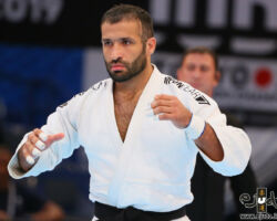 <strong>コムロンショフ・ウストピリヨン(タジキスタン)<br>
USTOPIRIYON Komronshokh</strong><br>
29歳 1993/1/7<br>
WR:9位 組み手:右組み<br>
得意技:右内股、右袖釣込腰<br>
使用技:右背負投、右一本背負投、右体落、右小内刈、右大外刈<br>
<i class="fas fa-external-link-alt"></i> <u>続きを読む</u> コムロンショフ・ウストピリヨン(タジキスタン) USTOPIRIYON Komronshokh