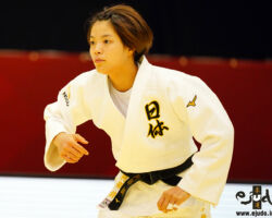 <strong>阿部詩(日本体育大4年)<br>
ABE Uta</strong><br>
22歳 2000/7/14<br>
WR:10位 組み手:右組み<br>
得意技:右内股、右袖釣込腰、寝技<br>
使用技:右大外刈、右大内刈、右背負投、右小外刈、浮落<br>
寝技得意技術:腕緘、「腕緘返し」<br>
<i class="fas fa-external-link-alt"></i> <u>続きを読む</u> 阿部詩(日本体育大4年) ABE Uta