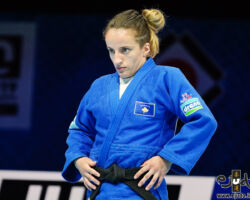 <strong>ディストリア・クラスニキ(コソボ)<br>
KRASNIQI Distria</strong><br>
25歳 1995/12/10<br>
WR:1位 組み手:右組み<br>
得意技:右内股、右払腰、右大外刈<br>
使用技:右膝車、右足車、右大内刈、右小外掛、右小外刈<br>
<i class="fas fa-external-link-alt"></i> <u>続きを読む</u> ディストリア・クラスニキ(コソボ) KRASNIQI Distria