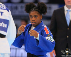 <strong>サハ=レオニー・シジク(フランス)<br>
CYSIQUE Sarah Leonie</strong><br>
24歳 1998/7/6<br>
WR:2位 組み手:左組み<br>
得意技:左大外刈、左足車、左払腰、左大内刈、左払釣込足<br>
使用技:左大外巻込、隅返、左支釣込足、左内股巻込、左内股、右袖釣込腰、左小外刈、左大腰、右小外掛<br>
<i class="fas fa-external-link-alt"></i> <u>続きを読む</u> サハ=レオニー・シジク(フランス) CYSIQUE Sarah Leonie