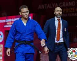 <strong>シメオン・カタリナ(オランダ)<br>
CATHARINA Simeon</strong><br>
25歳 1998/2/24<br>
WR:9位 組み手:左組み<br>
得意技:左小外掛<br>
使用技:左小内刈、左釣込腰、左体落、左外巻込、左背負投、右体落、右背負投、左一本背負投、左小内巻込、肩車、隅落<br>
<i class="fas fa-external-link-alt"></i> <u>続きを読む</u> シメオン・カタリナ(オランダ) CATHARINA Simeon