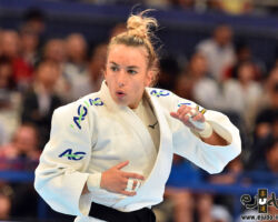 <strong>シャーリン・ファンスニック(ベルギー)<br>
VAN SNICK Charline</strong><br>
30歳 1990/9/2<br>
WR:30位 組み手:左組み<br>
得意技:寝技<br>
使用技:巴投、隅返、浮技、横車、抱分、左袖釣込腰、右一本背負投、裏投、左大腰<br>
寝技得意技術:腕挫十字固、「ボーアンドアローチョーク」、「横三角」<br>
<i class="fas fa-external-link-alt"></i> <u>続きを読む</u> シャーリン・ファンスニック(ベルギー) VAN SNICK Charline