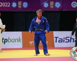 <strong>アントニオ・エスポージト(イタリア)<br>
ESPOSITO Antonio</strong><br>
28歳 1994/11/18<br>
WR:21位 組み手:右組み<br>
得意技:右一本背負投、右袖釣込腰、左袖釣込腰<br>
使用技:右背負投、右大内刈、右小内刈、右大外刈<br>
<i class="fas fa-external-link-alt"></i> <u>続きを読む</u> アントニオ・エスポージト(イタリア) ESPOSITO Antonio