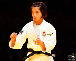 <strong>阿部詩(パーク24)<br>
ABE Uta</strong><br>
22歳 2000/7/14<br>
WR:6位 組み手:右組み<br>
得意技:右内股、右袖釣込腰、寝技<br>
使用技:右大外刈、右大内刈、右背負投、右小外刈、肩車、浮落<br>
寝技得意技術:腕緘、「腕緘返し」、「腹包み」<br>
<i class="fas fa-external-link-alt"></i> <u>続きを読む</u> 阿部詩(パーク24) ABE Uta