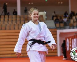 <strong>ヨアンネ・ファンリシャウト(オランダ)<br>
VAN LIESHOUT Joanne</strong><br>
20歳 2002/11/8<br>
WR:21位 組み手:右組み<br>
得意技:右背負投、右袖釣込腰、寝技<br>
使用技:右腰車、右釣込腰、内股透、隅落、右小内刈<br>
寝技得意技術:腕挫十字固、「ヤスケヴィッチ式十字」、「横三角」<br>
<i class="fas fa-external-link-alt"></i> <u>続きを読む</u> ヨアンネ・ファンリシャウト(オランダ) VAN LIESHOUT Joanne