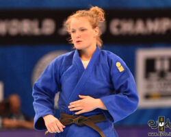 <strong>サンネ・ファンダイク(オランダ)<br>
VAN DIJKE Sanne</strong><br>
27歳 1995/7/21<br>
WR:2位 組み手:右組み<br>
得意技:右釣込腰、谷落<br>
使用技:右払腰、右内股、右大外刈、右小外掛、右袖釣込腰、右背負投<br>
<i class="fas fa-external-link-alt"></i> <u>続きを読む</u> サンネ・ファンダイク(オランダ) VAN DIJKE Sanne