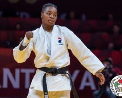 <strong>オドレイ・チュメオ(フランス)<br>
TCHEUMEO Audrey</strong><br>
33歳 1990/4/20<br>
WR:4位 組み手:右組み<br>
得意技:右大外刈、右大内刈<br>
使用技:右大外落、右小内刈、右小外刈、右出足払、右体落、谷落<br>
<i class="fas fa-external-link-alt"></i> <u>続きを読む</u> オドレイ・チュメオ(フランス) TCHEUMEO Audrey