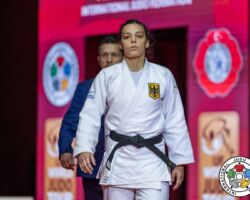 <strong>アリナ・ブーン(ドイツ)<br>
BOEHM Alina</strong><br>
25歳 1997/11/5<br>
WR:9位 組み手:右組み<br>
得意技:寝技、右釣込腰、右釣腰<br>
使用技:右袖釣込腰、左袖釣込腰、右体落、支釣込足(釣り手側)、右小外刈、隅落、浮落<br>
寝技得意技術:「横三角」<br>
<i class="fas fa-external-link-alt"></i> <u>続きを読む</u> アリナ・ブーン(ドイツ) BOEHM Alina