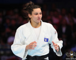 <strong>ロリアナ・クカ(コソボ)<br>
KUKA Loriana</strong><br>
26歳 1997/4/5<br>
WR:22位 組み手:左組み<br>
得意技:左内股、左釣込腰、左小外刈、寝技<br>
使用技:左大外刈、左釣腰、左外巻込、左小内刈、浮落、隅落、左袖釣込腰<br>
寝技得意技術:「横三角」<br>
<i class="fas fa-external-link-alt"></i> <u>続きを読む</u> ロリアナ・クカ(コソボ) KUKA Loriana