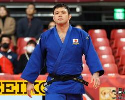 <strong>ウルフアロン(パーク24)<br>
WOLF Aaron</strong><br>
階級:100kg級 WR:13位<br>
28歳 1996/2/25<br>
組み手:左組み<br>
<br>
得意技:左内股、左⼤内刈、左⼩外掛<br>
使⽤技:肩⾞、横落、左⼤外刈、左小外刈、⽀釣込⾜(釣り⼿側)、膝車(釣り手側)、隅返、裏投、抱分、横分、横掛、寝技<br>
寝技得意技術:「ボーアンドアローチョーク」
<i class="fas fa-external-link-alt"></i> <u>続きを読む</u> ウルフアロン(パーク24) WOLF Aaron