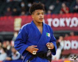 <strong>メッサウ=ヘドゥアン・ドリス(アルジェリア)<br>
DRIS Messaoud Redouane</strong><br>
階級:73kg級 WR:14位<br>
22歳 2001/9/13<br>
組み手:右組み<br>
<br>
得意技:右背負投、右一本背負投、右袖釣込腰、肩車、肩車(モラエイ)、肩車(変則)<br>
使用技:右体落、左背負投、右大外刈、右大内刈、右小内刈、右小内巻込、右小外刈、右大外巻込、右外巻込、左出足払、燕返、隅返、寝技<br>
寝技得意技術:「ボーアンドアローチョーク」、「ローリング」<br>
<i class="fas fa-external-link-alt"></i> <u>続きを読む</u> メッサウ=ヘドゥアン・ドリス(アルジェリア) DRIS Messaoud Redouane