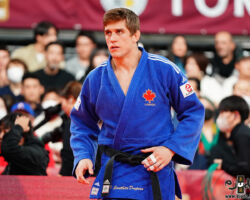<strong>フランソア・グーティエ=ドラパウ(カナダ)<br>
GAUTHIER DRAPEAU Francois</strong><br>
階級:81kg級 WR:5位<br>
26歳 1998/1/27<br>
組み手:右組み<br>
<br>
得意技:右大外刈、右大外巻込、右外巻込、左背負投、右背負投、左一本背負投<br>
使用技:右袖釣込腰、左袖釣込腰、左大外刈、左大外刈(一本大外)、右小外掛、左出足払、右釣腰、移腰、隅落<br>
寝技得意技術:後袈裟固、裏固<br>
<i class="fas fa-external-link-alt"></i> <u>続きを読む</u> フランソア・グーティエ=ドラパウ(カナダ) GAUTHIER DRAPEAU Francois