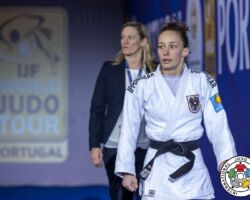 <strong>カタリナ・タンツェル(オーストリア)<br>
TANZER Katharina</strong><br>
階級:48kg級 WR:40位<br>
歳 1995/7/26<br>
組み手:右組み<br>
<br>
得意技:右内股、巴投、寝技<br>
使用技:右釣腰、右小外刈、内股すかし<br>
寝技得意技術:「秋本返し」、「国士舘返し」<br>
<i class="fas fa-external-link-alt"></i> <u>続きを読む</u> カタリナ・タンツェル(オーストリア) TANZER Katharina