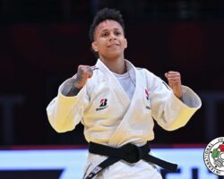 <strong>アモンディーヌ・ブシャー(フランス)<br>
BUCHARD Amandine</strong><br>
階級:52kg級 WR:4位<br>
28歳 1995/7/12<br>
組み手:右組み<br>
<br>
得意技:肩車、肩車(セルビア式)、横落、右一本背負投、右背負投、右小内巻込、内股すかし(セルビア式)、谷落(セルビア式)、寝技<br>
使用技:右出足払、右送足払、右大外刈、内股すかし、谷落、右小外掛、右払腰、左袖釣込腰<br>
寝技得意技術:「ネクタイチョーク」<br>
<i class="fas fa-external-link-alt"></i> <u>続きを読む</u> アモンディーヌ・ブシャー(フランス) BUCHARD Amandine