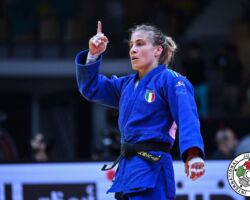 <strong>オデット・ジュッフリダ(イタリア)<br>
GIUFFRIDA Odette</strong><br>
階級:52kg級 WR:3位<br>
29歳 1994/10/12<br>
組み手:左組み<br>
<br>
得意技:左出足払、左送足払、右大内刈、内股すかし<br>
使用技:左一本背負投、右一本背負投、左背負投、右背負投、左袖釣込腰、右袖釣込腰、肩車、肩車(モラエイ)、右大外刈(一本大外)、谷落(一本谷落)、右小内刈、左大内刈、巴投<br>
<i class="fas fa-external-link-alt"></i> <u>続きを読む</u> オデット・ジュッフリダ(イタリア) GIUFFRIDA Odette