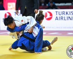 <strong>ジュー・イェキン(中国)<br>
ZHU Yeqing</strong><br>
階級:52kg級 WR:14位<br>
26歳 1998/1/1<br>
組み手:左組み<br>
<br>
得意技:左⼩外刈、左⼤外刈、左⼩内刈、左小内巻込、左⼤内刈<br>
使⽤技:左内股、左⼀本背負投、左袖釣込腰、右袖釣込腰、左釣込腰、隅返、引込返、浮落、隅落<br>
<i class="fas fa-external-link-alt"></i> <u>続きを読む</u> ジュー・イェキン(中国) ZHU Yeqing