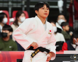 <strong>舟久保遥香(三井住友海上)<br>
FUNAKUBO Haruka</strong><br>
階級:57kg級 WR:6位<br>
25歳 1998/10/10<br>
組み手:右組み<br>
<br>
得意技:寝技、右小内刈、右小外刈<br>
使用技:右大内刈、右大外刈、右大外落、支釣込足(釣り手側)、右足車、右体落、右背負投、右内股、隅返、引込返<br>
寝技得意技術:崩袈裟固(舟久保固め)、「腹包み」、「腕緘返し」<br>
<i class="fas fa-external-link-alt"></i> <u>続きを読む</u> 舟久保遥香(三井住友海上) FUNAKUBO Haruka