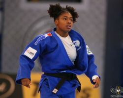 <strong>サハ=レオニー・シジク(フランス)<br>
CYSIQUE Sarah Leonie</strong><br>
階級:57kg級 WR:5位<br>
25歳 1998/7/6<br>
組み手:左組み<br>
<br>
得意技:左大外刈、左大外落、左大外巻込、左足車、左内股、左大内刈、左払釣込足、支釣込足(釣り手側)、膝車(釣り手側)、左小外刈、浮落、隅落<br>
使用技:右袖釣込腰、右一本背負投、左一本背負投、左背負投、左体落、左小内刈、右小外掛、左払腰、左内股巻込、移腰、左釣込腰、左大腰、裏投、抱分、内股すかし、隅返<br>
<i class="fas fa-external-link-alt"></i> <u>続きを読む</u> サハ=レオニー・シジク(フランス) CYSIQUE Sarah Leonie