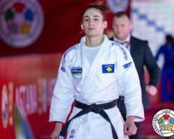 <strong>ノラ・ジャコヴァ(コソボ)<br>
GJAKOVA Nora</strong><br>
階級:57kg級 WR:8位<br>
31歳 1992/8/17<br>
組み手:右組み<br>
<br>
得意技:右内股、右内股巻込、右釣込腰、右払腰、右払巻込、寝技<br>
使用技:右大外刈、右大外巻込、右外巻込、右大内刈、右小外刈、右小外掛、支釣込足(釣り手側)、谷落、隅落<br>
寝技得意技術:「横三角」<br>
<i class="fas fa-external-link-alt"></i> <u>続きを読む</u> ノラ・ジャコヴァ(コソボ) GJAKOVA Nora