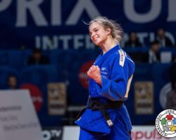 <strong>カヤ・カイゼル(スロベニア)<br>
KAJZER Kaja</strong><br>
階級:57kg級 WR:17位<br>
24歳 2000/1/31<br>
組み手:左組み<br>
<br>
得意技:左大外刈、左大内刈、左内股、左背負投、左体落、右小外掛、寝技<br>
使用技:右一本背負投、左小外刈、左小内刈、左釣込腰、左釣腰、左大腰、左浮腰、裏投、隅返、引込返、隅落<br>
寝技得意技術:「横三角」、「ホイジンハロール」、「ボーアンドアローチョーク」<br>
<i class="fas fa-external-link-alt"></i> <u>続きを読む</u> カヤ・カイゼル(スロベニア) KAJZER Kaja