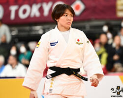 <strong>髙市未来(コマツ)<br>
TAKAICHI Miku</strong><br>
階級:63kg級 WR:8位<br>
30歳 1994/4/7<br>
組み手:左組み<br>
<br>
得意技:左小外刈、左内股、左大内刈、寝技<br>
使用技:左大外刈、支釣込足(釣り手側)、左払腰、隅落<br>
寝技得意技術:「脚三角」、「腹包み」、「ローリング」、「ボーアンドアローチョーク」、「腰絞め」<br>
<i class="fas fa-external-link-alt"></i> <u>続きを読む</u> 髙市未来(コマツ) TAKAICHI Miku