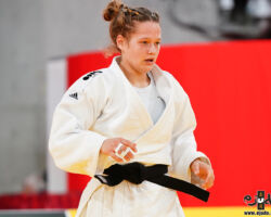 <strong>ヨアンネ・ファンリースハウト(オランダ)<br>
VAN LIESHOUT Joanne</strong><br>
階級:63kg級 WR:1位<br>
21歳 2002/11/8<br>
組み手:右組み<br>
<br>
得意技:寝技、右背負投、右袖釣込腰、裏投、内股すかし<br>
使用技:右大外刈、右大内刈、右小内刈、引込返、抱分、隅落、右腰車、右釣込腰、右内股<br>
寝技得意技術:腕挫十字固、浮固、腕緘、「ヤスケヴィッチ式十字」、「ボーアンドアローチョーク」、「横三角」、「腕緘返し」<br>
<i class="fas fa-external-link-alt"></i> <u>続きを読む</u> ヨアンネ・ファンリースハウト(オランダ) VAN LIESHOUT Joanne