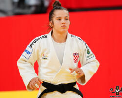 <strong>カタリナ・クリスト(クロアチア)<br>
KRISTO Katarina</strong><br>
階級:63kg級 WR:12位<br>
22歳 2002/3/20<br>
組み手:両組み<br>
<br>
得意技:右大内刈、肩車、横落、右背負投、右一本背負投、左背負投、谷落、横掛、裏投、隅落、寝技<br>
使用技:右袖釣込腰、右内巻込、引込返、左小外刈、左出足払<br>
寝技得意技術:「国士舘返し」<br>
<i class="fas fa-external-link-alt"></i> <u>続きを読む</u> カタリナ・クリスト(クロアチア) KRISTO Katarina