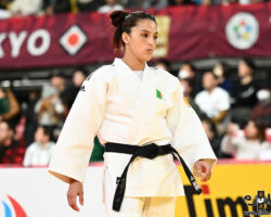 <strong>アミナ・ベルカディ(アルジェリア)<br>
BELKADI Amina</strong><br>
階級:63kg級 WR:20位<br>
31歳 1992/11/10<br>
組み手:右組み<br>
<br>
得意技:右袖釣込腰、右一本背負投、隅返、引込返<br>
使用技:右大外刈、右大外巻込、右小内刈、右出足払、左小外刈、右小外掛、支釣込足(釣り手側)、右内股、谷落<br>
<i class="fas fa-external-link-alt"></i> <u>続きを読む</u> アミナ・ベルカディ(アルジェリア) BELKADI Amina