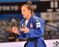 <strong>バルバラ・マティッチ(クロアチア)<br>
MATIC Barbara</strong><br>
階級:70kg級 WR:1位<br>
29歳 1994/12/3<br>
組み手:両組み<br>
<br>
得意技:左内股、左大内刈、右一本背負投、右背負投<br>
使用技:左払腰、左払巻込、左外巻込、左内股巻込、右払巻込、右内巻込、右袖釣込腰、左小内刈、右小内刈、左大外刈、右大外刈、隅返、引込返、谷落、隅落、内股すかし<br>
寝技得意技術:「腰絞め」、「横三角」<br>
<i class="fas fa-external-link-alt"></i> <u>続きを読む</u> バルバラ・マティッチ(クロアチア) MATIC Barbara