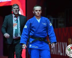 <strong>イーファ・コーグラン(オーストラリア)<br>
COUGHLAN Aoife</strong><br>
階級:70kg級 WR:12位<br>
28歳 1995/10/13<br>
組み手:右組み<br>
<br>
得意技:右小内刈、右背負投、右一本背負投<br>
使用技:左袖釣込腰、右小外刈、左小内刈<br>
寝技得意技術:肩固、「ローリング」<br>
<i class="fas fa-external-link-alt"></i> <u>続きを読む</u> イーファ・コーグラン(オーストラリア) COUGHLAN Aoife