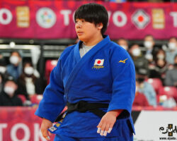 <strong>素根輝(パーク24)<br>
SONE Akira</strong><br>
階級:78kg超級 WR:18位<br>
23歳 2000/7/9<br>
組み手:左組み<br>
<br>
得意技:左背負投、左一本背負投(逆回転)、左体落、左大内刈、左小外刈<br>
使用技:右袖釣込腰、左足車、右大内刈<br>
<i class="fas fa-external-link-alt"></i> <u>続きを読む</u> 素根輝(パーク24) SONE Akira