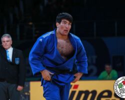 <strong>アリシェル・ユスポフ(ウズベキスタン)<br>
YUSUPOV Alisher</strong><br>
階級:100kg超級 WR:9位<br>
25歳 1998/11/27<br>
組み手:左組み<br>
<br>
得意技:横車、浮技、抱分、裏投、帯取返、引込返、左小外掛、左袖釣込腰、隅落、谷落<br>
使用技:左大内刈、左背負投、隅返<br>
寝技得意技術:腕挫十字固
<i class="fas fa-external-link-alt"></i> <u>続きを読む</u> アリシェル・ユスポフ(ウズベキスタン) YUSUPOV Alisher