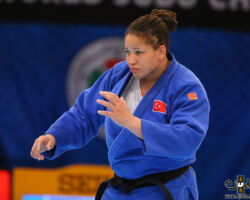 <strong>カイラ・オズデミル(トルコ)<br>
OZDEMIR Kayra</strong><br>
階級:78kg超級 WR:3位<br>
36歳 1988/2/13<br>
組み手:右組み<br>
<br>
得意技:浮落、隅落、谷落、寝技<br>
使用技:右内股、右大内刈、支釣込足(釣り手側)、右小外掛、左一本背負投、浮技<br>
<i class="fas fa-external-link-alt"></i> <u>続きを読む</u> カイラ・オズデミル(トルコ) OZDEMIR Kayra