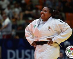 <strong>ホシェリ・ヌネス(ポルトガル)<br>
NUNES Rochele</strong><br>
階級:78kg超級 WR:13位<br>
35歳 1989/6/19<br>
組み手:左組み<br>
<br>
得意技:左外巻込、左大外巻込、隅落、谷落、裏投<br>
使用技:左払巻込、左払腰、左内股、左大内刈、左小内刈、支釣込足(釣り手側)、右出足払、浮落<br>
<i class="fas fa-external-link-alt"></i> <u>続きを読む</u> ホシェリ・ヌネス(ポルトガル) NUNES Rochele