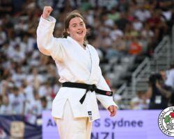 <strong>シドニー・アンドリュース(ニュージーランド)<br>
ANDREWS Sydnee</strong><br>
階級:78kg超級 WR:27位<br>
21歳 2002/12/12<br>
組み手:右組み<br>
<br>
得意技:裏投、右小外掛、左小外掛<br>
使用技:右釣腰、右内股、右大外刈、右大内刈、右小内刈、隅落、浮落<br>
<i class="fas fa-external-link-alt"></i> <u>続きを読む</u> シドニー・アンドリュース(ニュージーランド) ANDREWS Sydnee